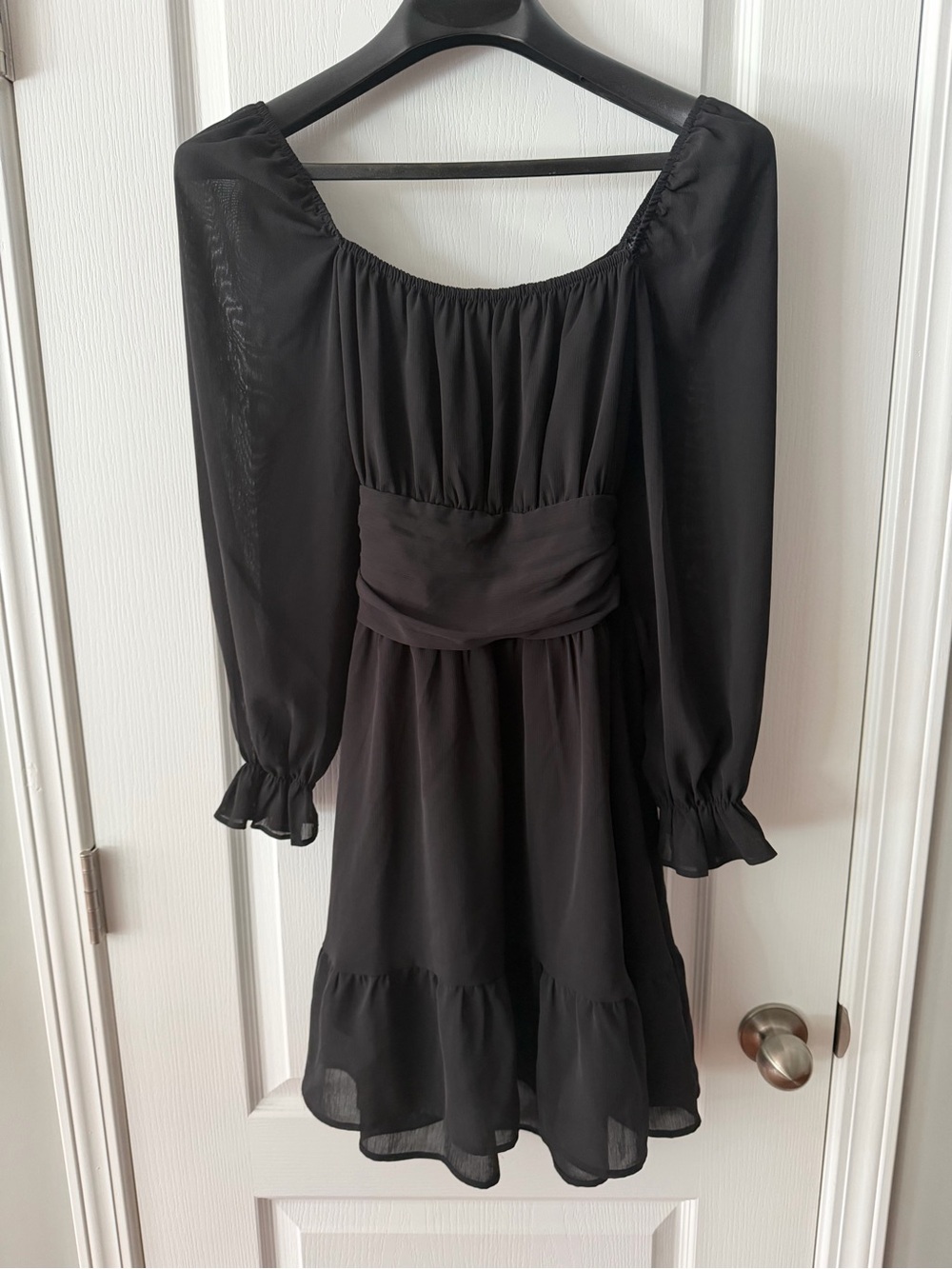 Exlura Elegant Black Long-Sleeve Square-Neck Mini Dress